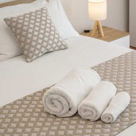 Luxury Domus- Metro Malatesta