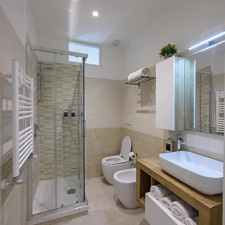 Luxury Domus- Metro Malatesta شقة