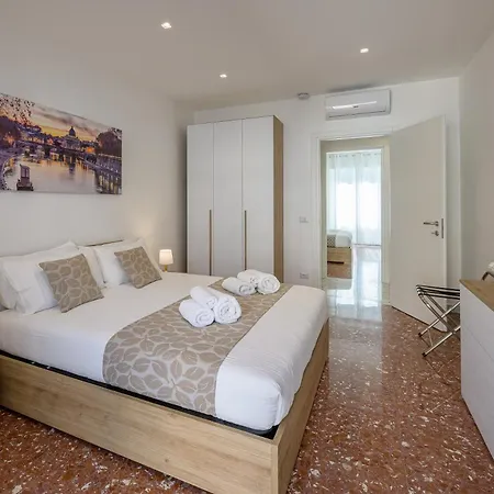 Luxury Domus- Metro Malatesta شقة