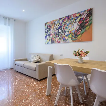 Luxury Domus- Metro Malatesta *