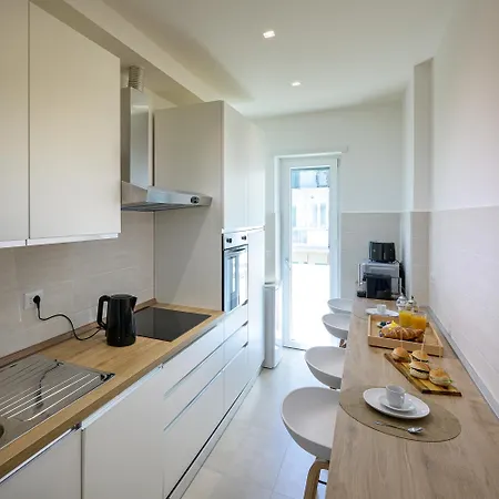 公寓 Luxury Domus- Metro Malatesta 罗马